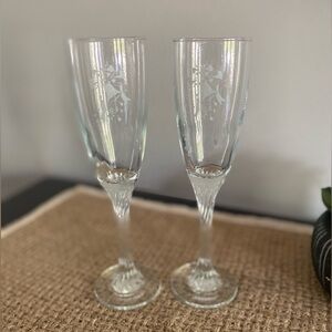 SET OF 2 GERMAN VINTAGE CHRISTMAS BELL ETCHED CRYSTAL CHAMPAGNE GLASSES